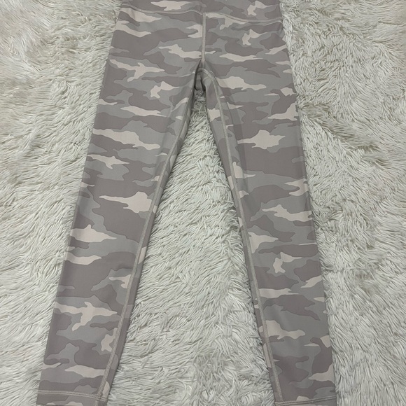 Athleta Elation Camo 7/8 Legging - Size XS - Picture 4 of 9